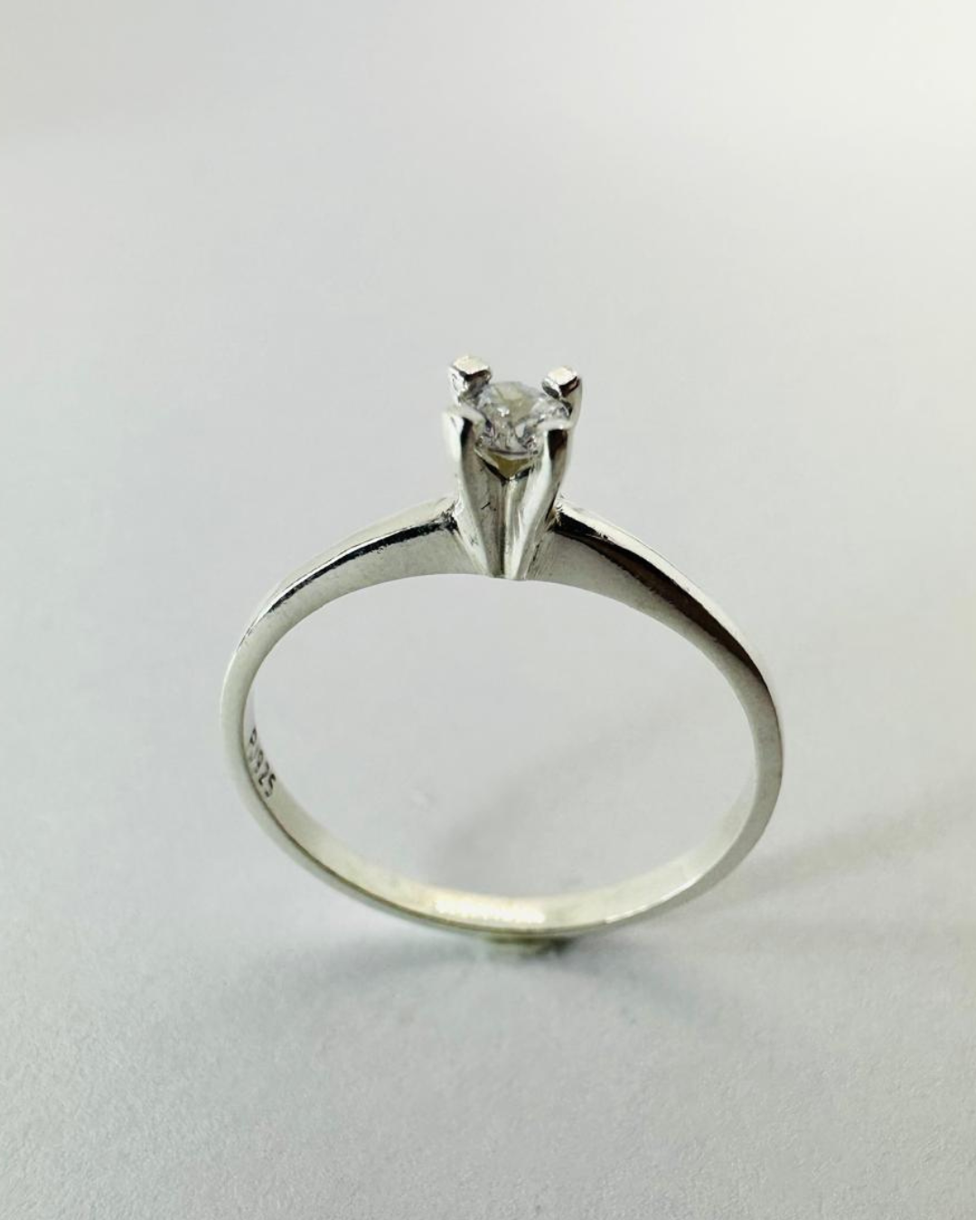 Anel Solitário Cravejado Prata 925 - PJ112