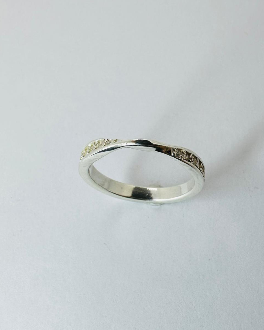 Anel meia aliança torcida Prata 925 - PJ154