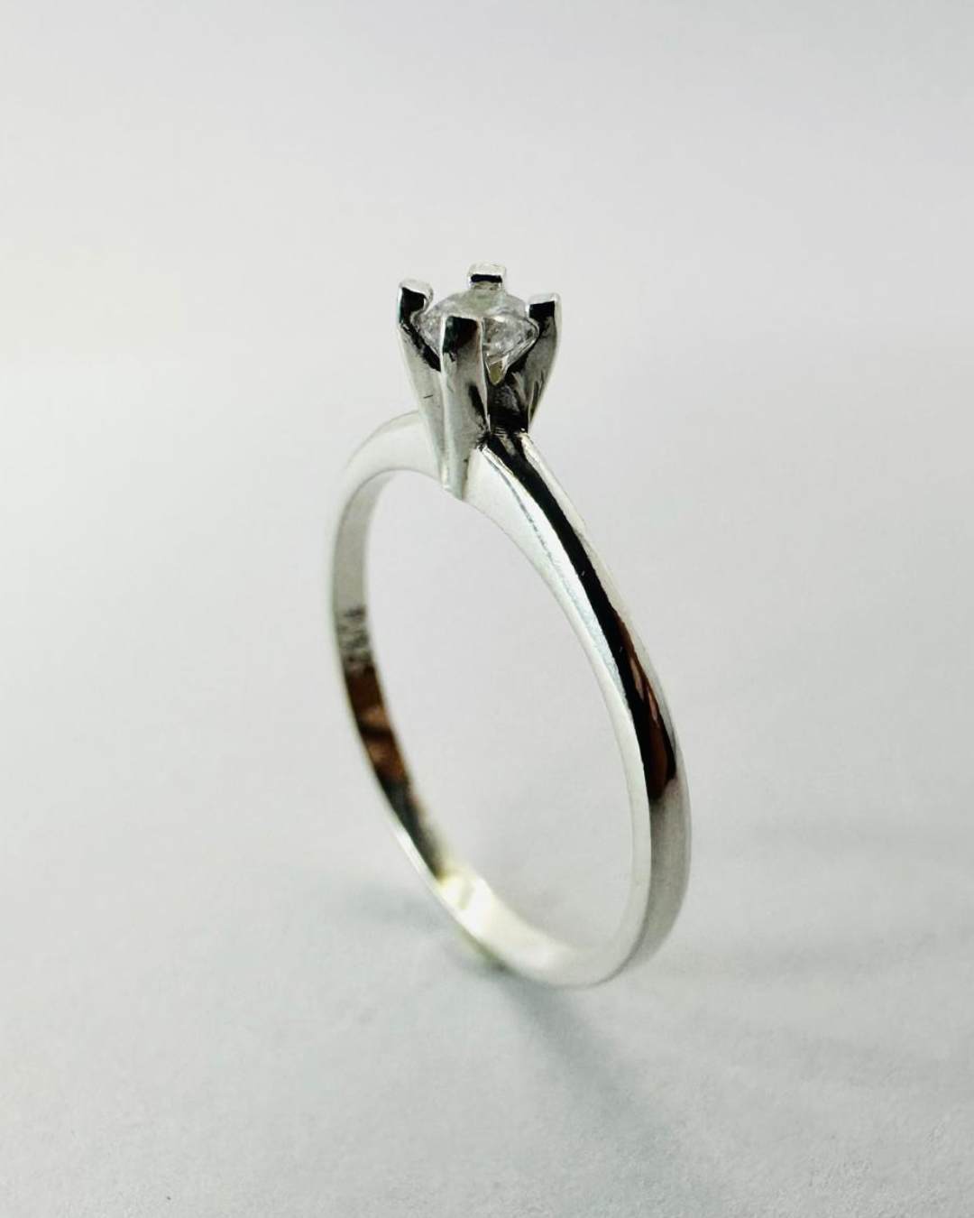 Anel Solitário Cravejado Prata 925 - PJ112