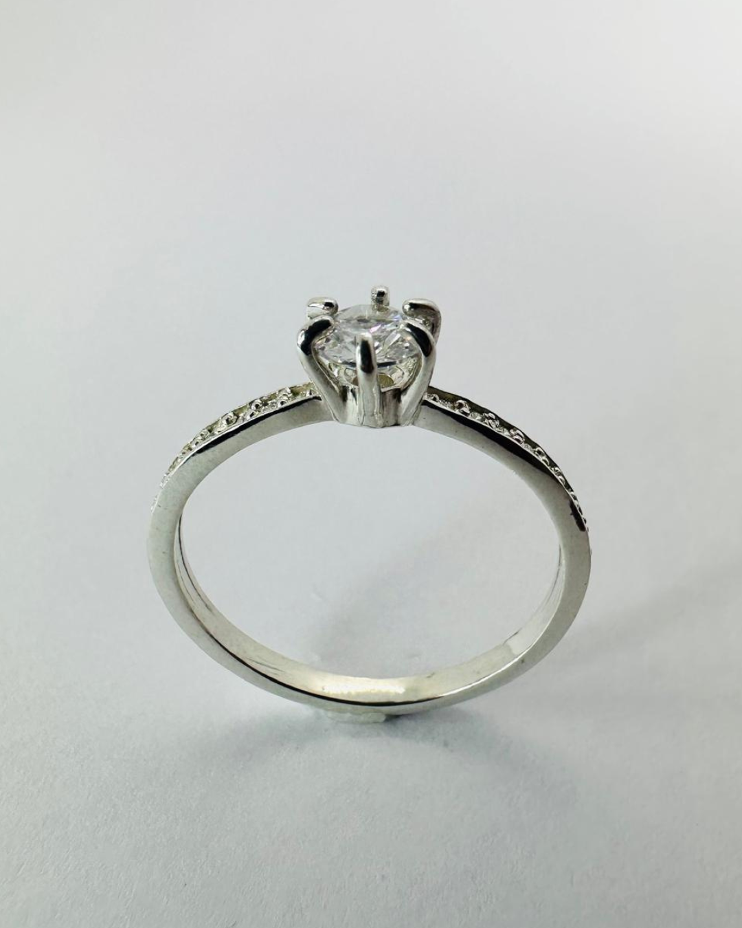 Anel Solitário Cravejado Prata 925 - PJ128