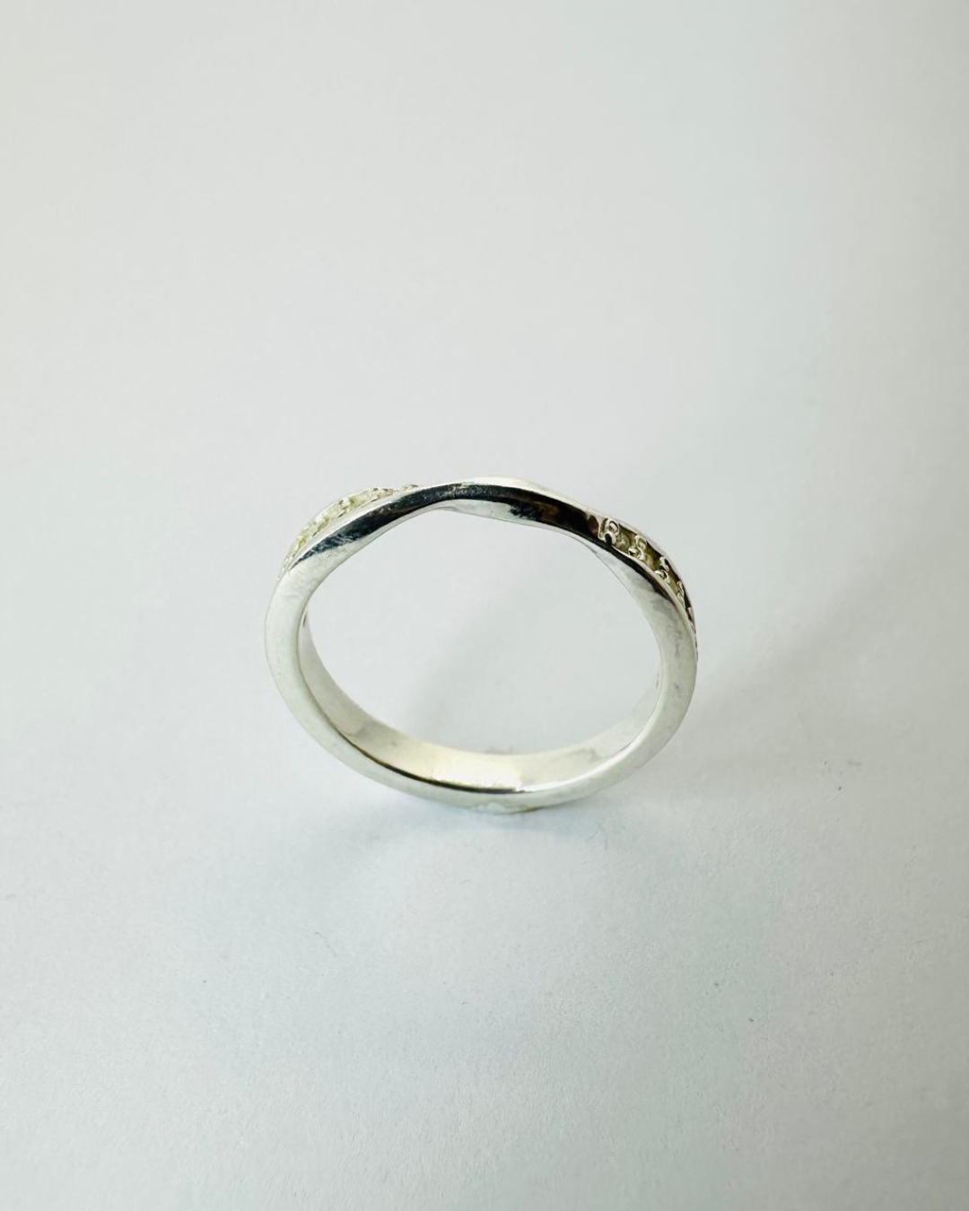 Anel meia aliança torcida Prata 925 - PJ154