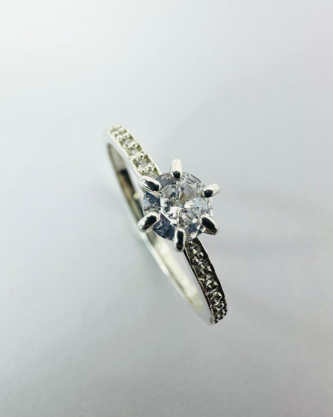 Anel Solitário Cravejado Prata 925 - PJ128