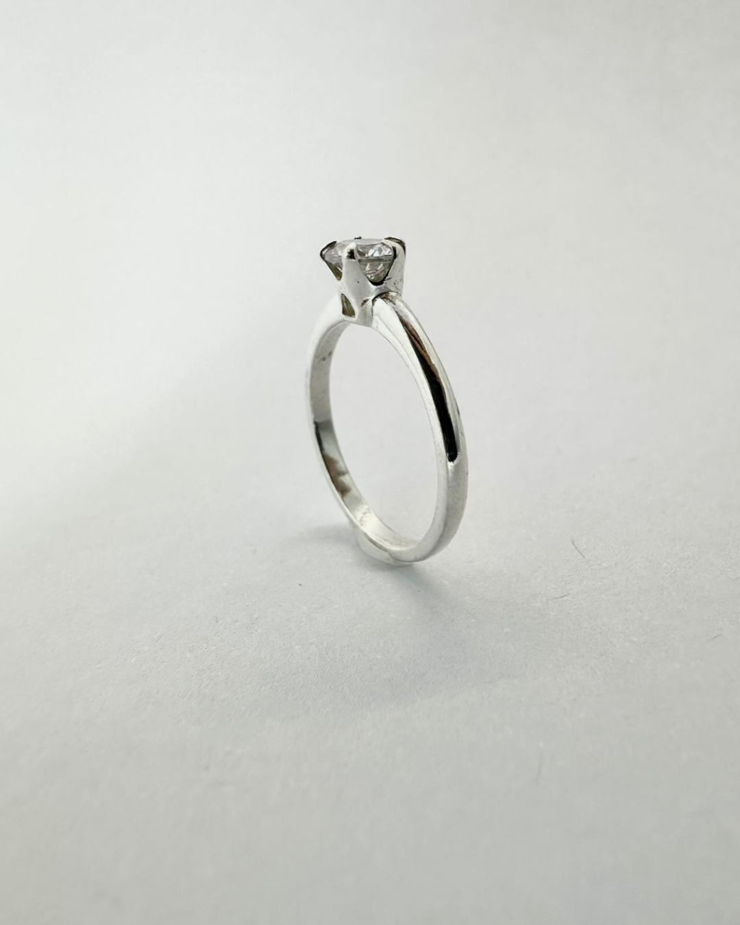 Anel Solitário Cravejado Prata 925 - PJ106