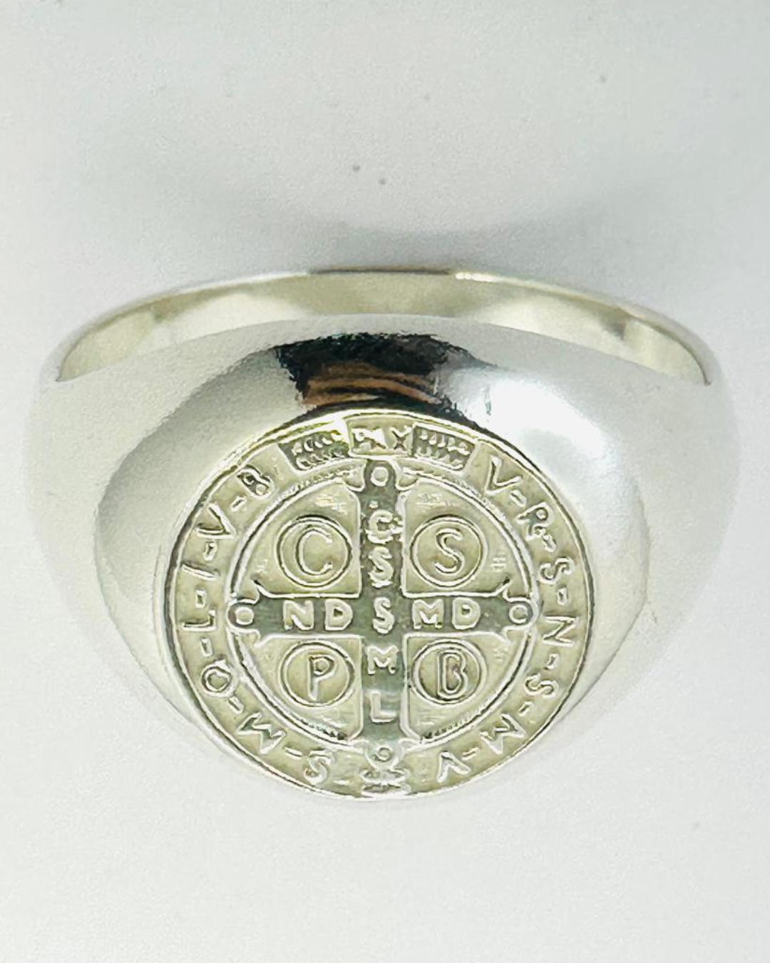 Anel São Bento PJ117 em Prata 925 com Detalhes Devocionais