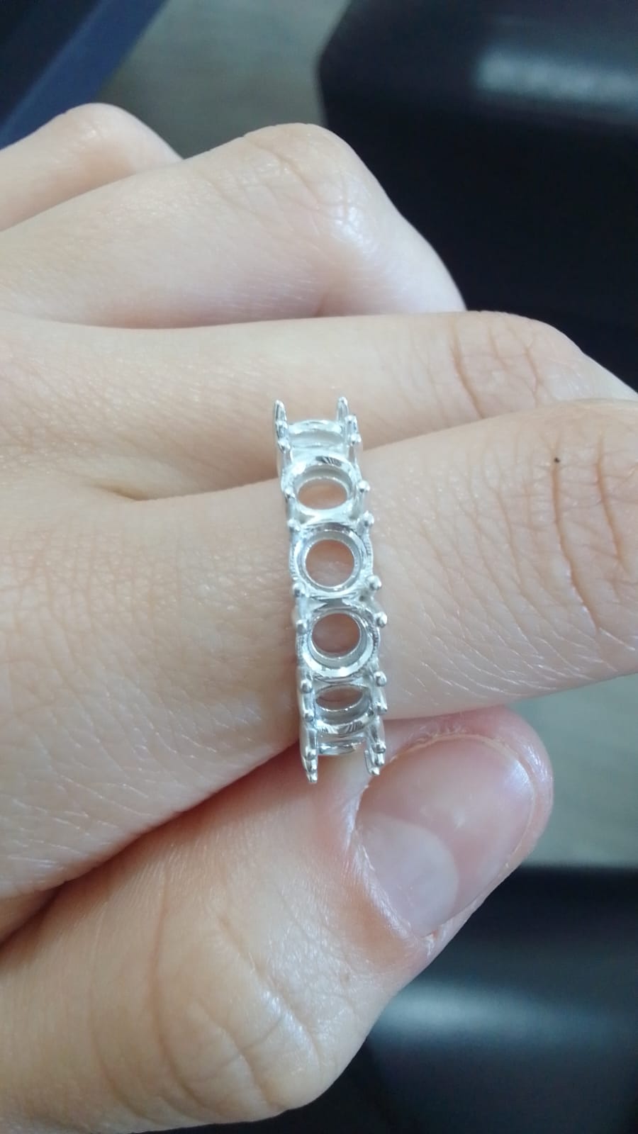 Anel Meia Aliança de Prata com Design Moderno Prata 925 - PJ165