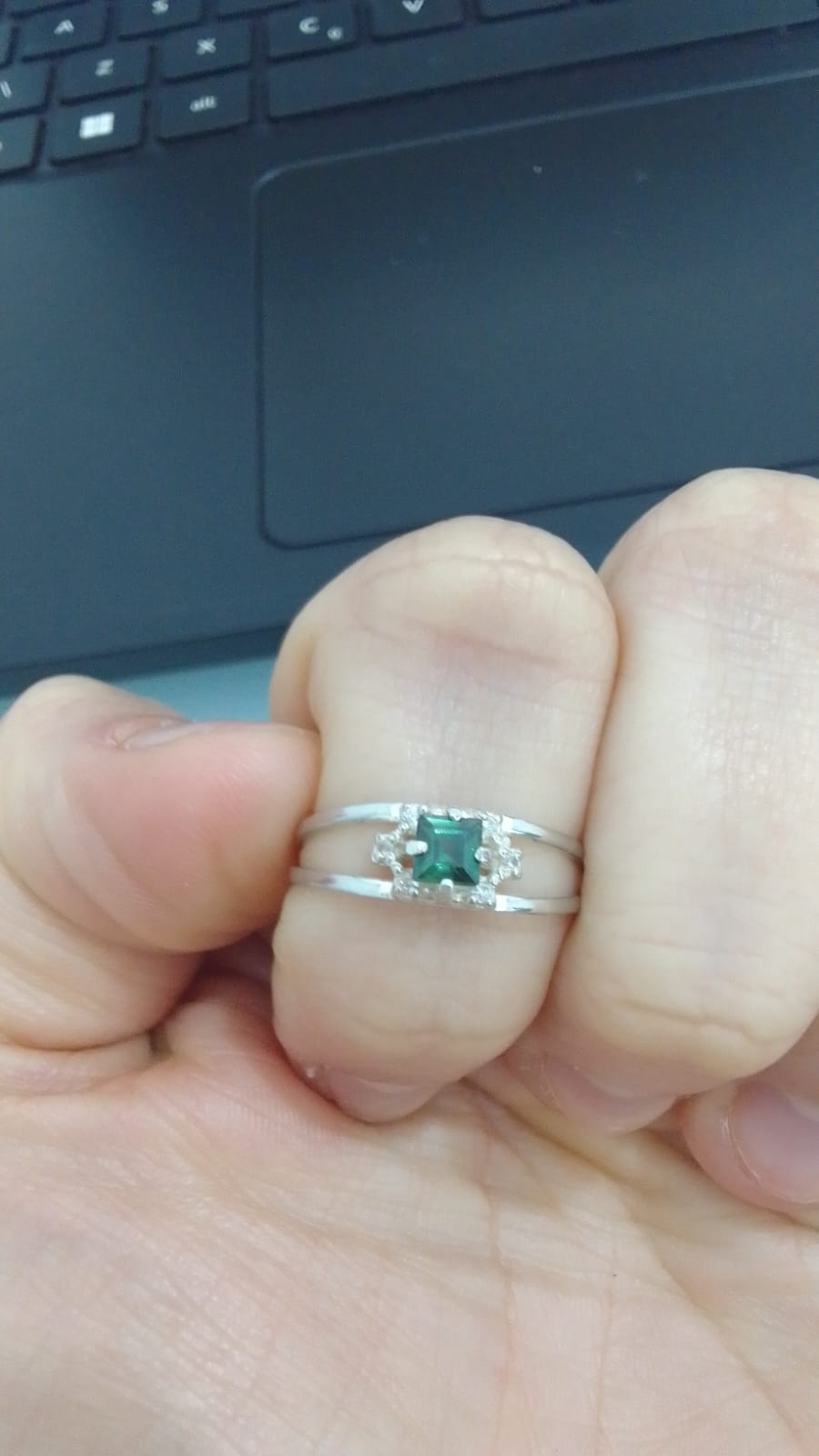 Anel com aro duplo com uma zircônia quadrada ao meio Prata 925 - PJ161